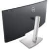 Imagen lateral trasera del Dell P3421W 34” WQHD ultrawide curvo reacondicionado, donde se aprecia la parte posterior del monitor y su diseño profesional orientado a entornos corporativos. En esta vista se pueden observar las conexiones integradas y su base con función docking USB-C, que permite centralizar la conectividad del puesto de trabajo con un solo cable. Ideal para oficinas, multitarea avanzada y espacios de trabajo organizados. Monitor usado y renovado, revisado y testado para garantizar rendimiento estable y fiabilidad. Disponible en JANSit.es.