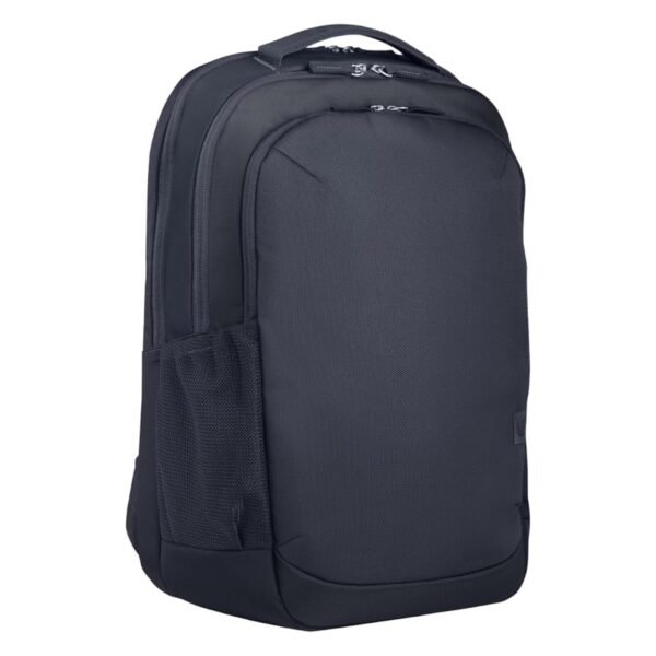 Imagen frontal lateral de la mochila HP Everyday 16 Odyssey, mostrando su diseño elegante, resistente al agua y funcional. Permite apreciar tanto el estilo moderno como la estructura de los compartimentos, ideal para portar portátiles, accesorios y objetos personales de manera segura. Producto disponible en JANSit.es.