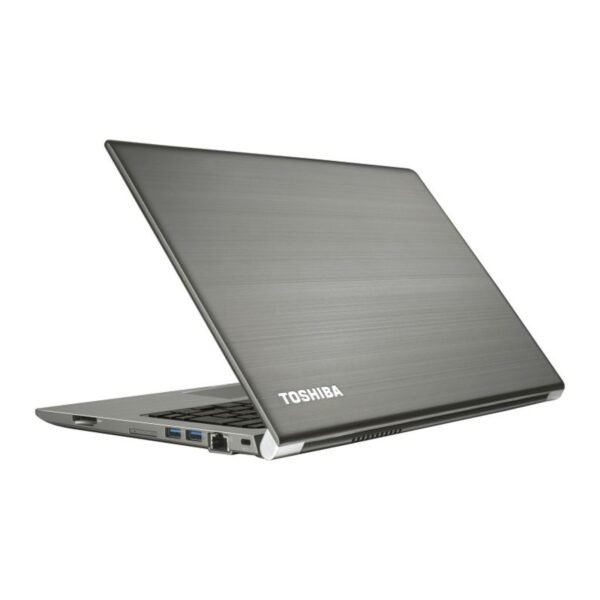 Parte trasera del portátil Toshiba Tecra Z30-E reacondicionado, mostrando las bisagras metálicas reforzadas y el acabado en aleación de magnesio de alta calidad para JANSit.es.