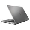Parte trasera de la workstation HP ZBook 17 G6 reacondicionada, mostrando las amplias rejillas de ventilación, el puerto RJ-45 Gigabit Ethernet y las bisagras reforzadas para JANSit.es.